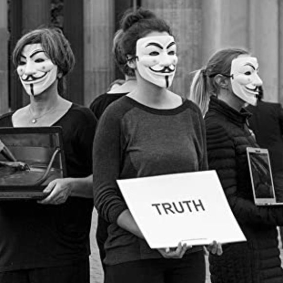 1 WOMEN'S ANONYMOUS MASK V FOR VENDETTA MOVIE PROP - Picture 1 of 2